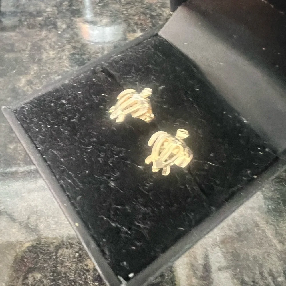 🎁14K GOLD TURTLE EARRINGS 🎁FOR A WOMAN OR A CHID🎁NEVER USED🎁